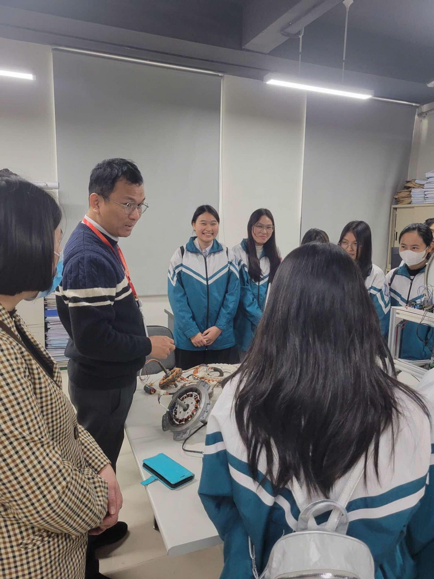 Ảnh 15 Tại lab HiPEMs