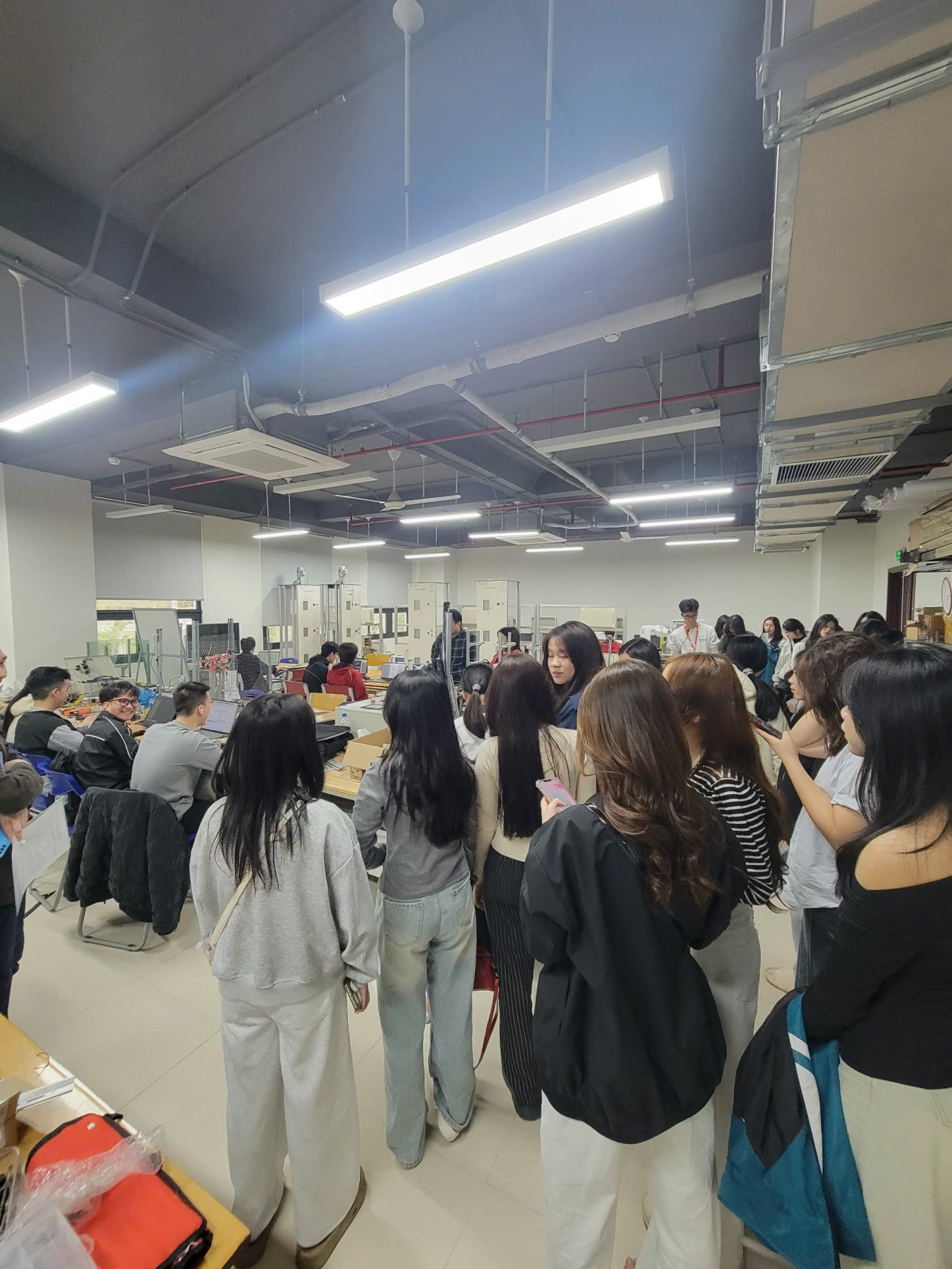 Ảnh 21 trải nghiệm tại Lab PLC với hệ thống thang máy