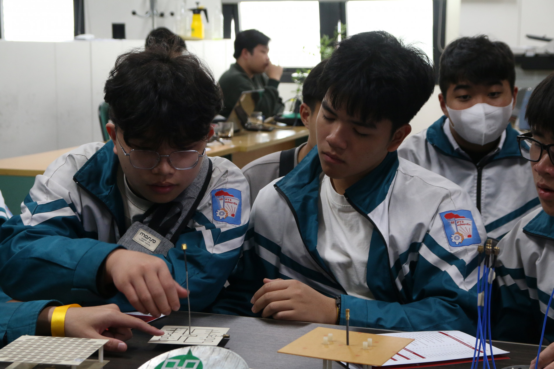 Ảnh 23 Cùng khám phá cấu trúc anten cùng Lab anten siêu cao tần