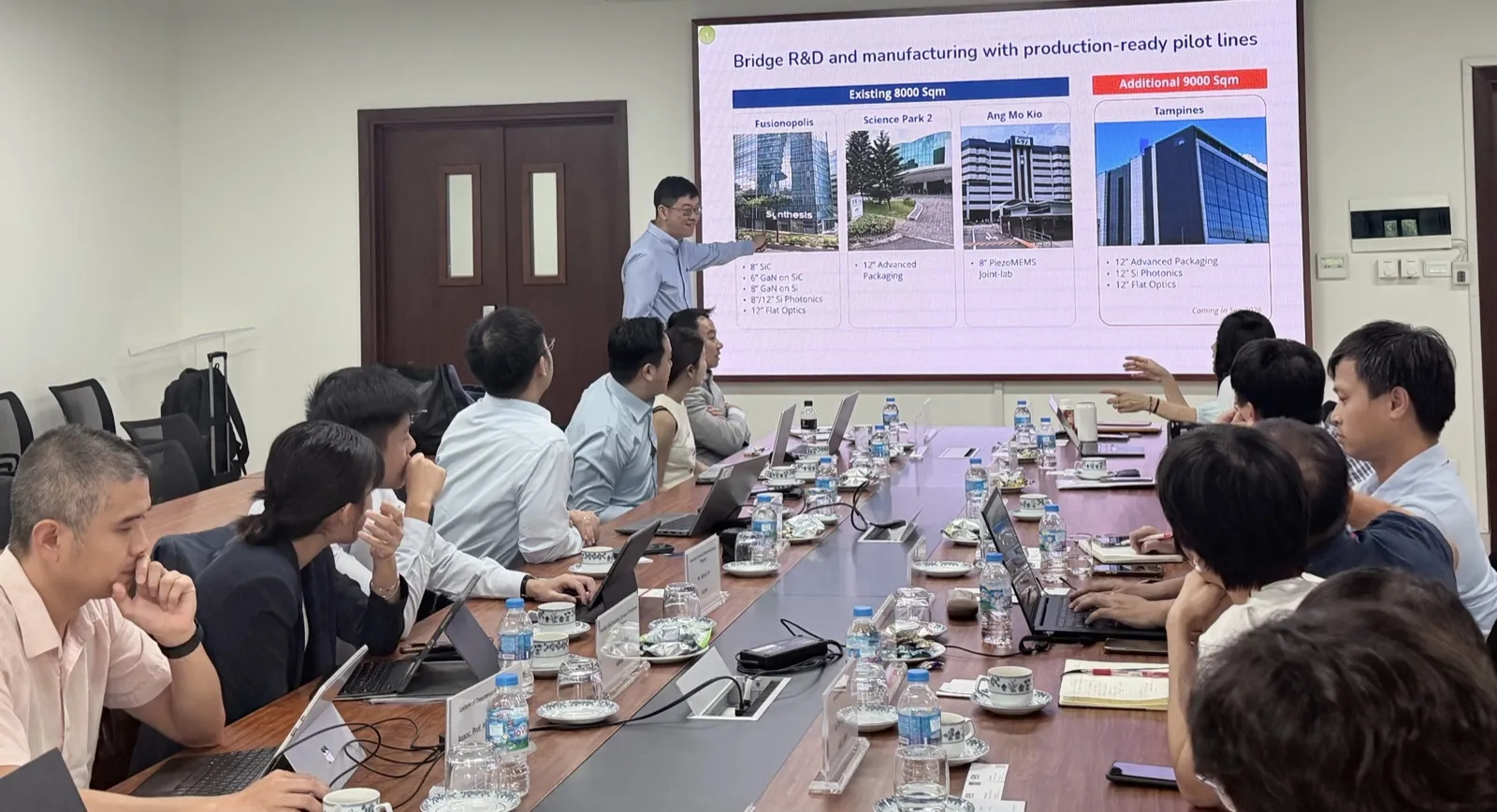 Trao đổi về nghiên cứu, phát triển và sản xuất bán dẫn tại phiên làm việc