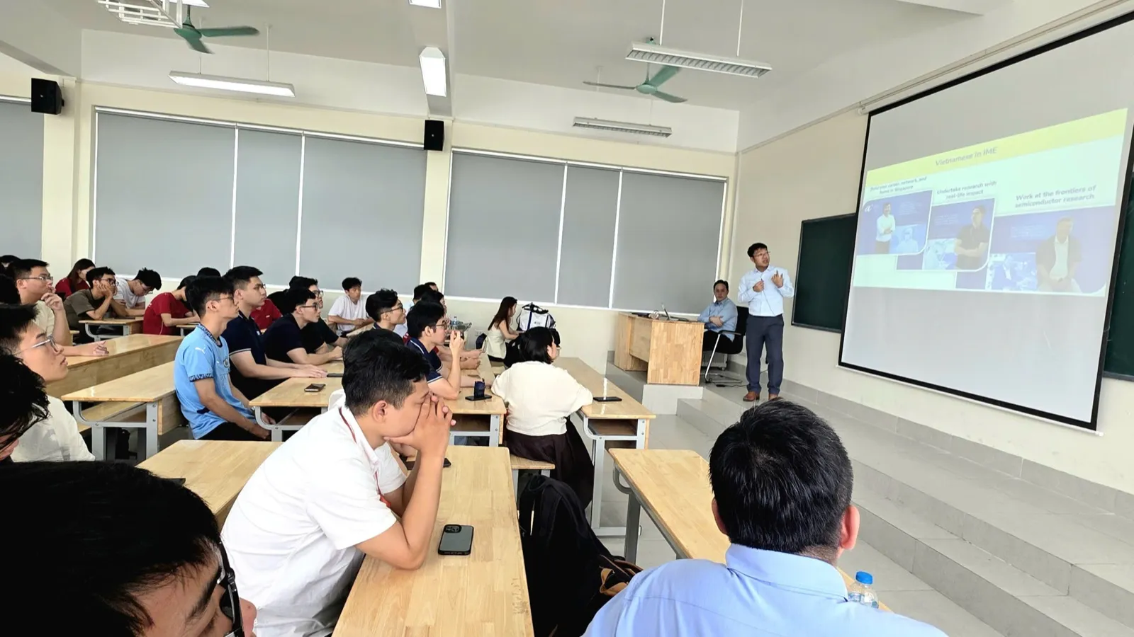 Sinh viên Đại học Bách khoa Hà Nội tham dự seminar cùng chuyên gia A*STAR IME