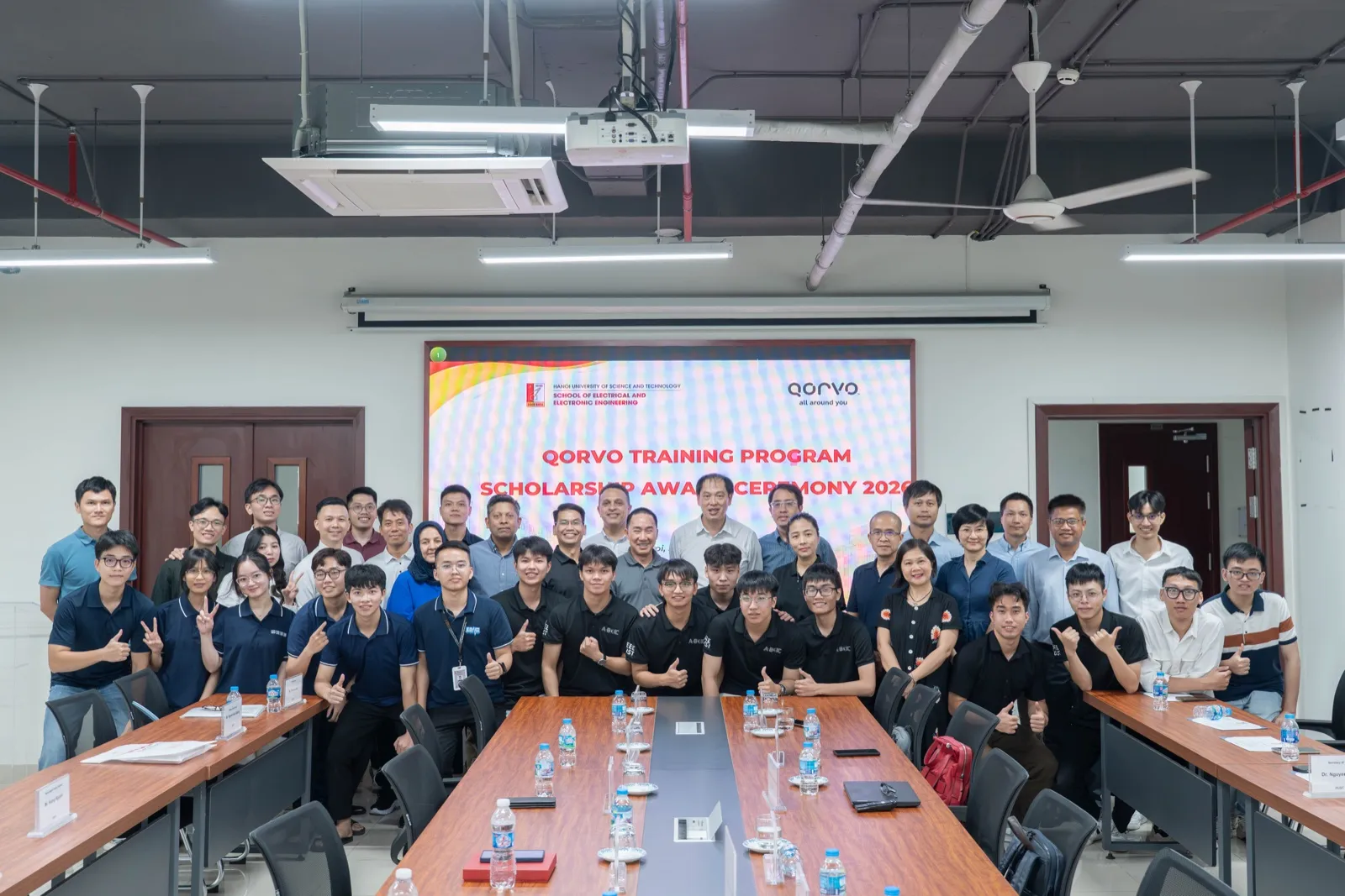 Lễ trao học bổng Qorvo 2026 cho sinh viên Trường Điện - Điện tử, Đại học Bách khoa Hà Nội