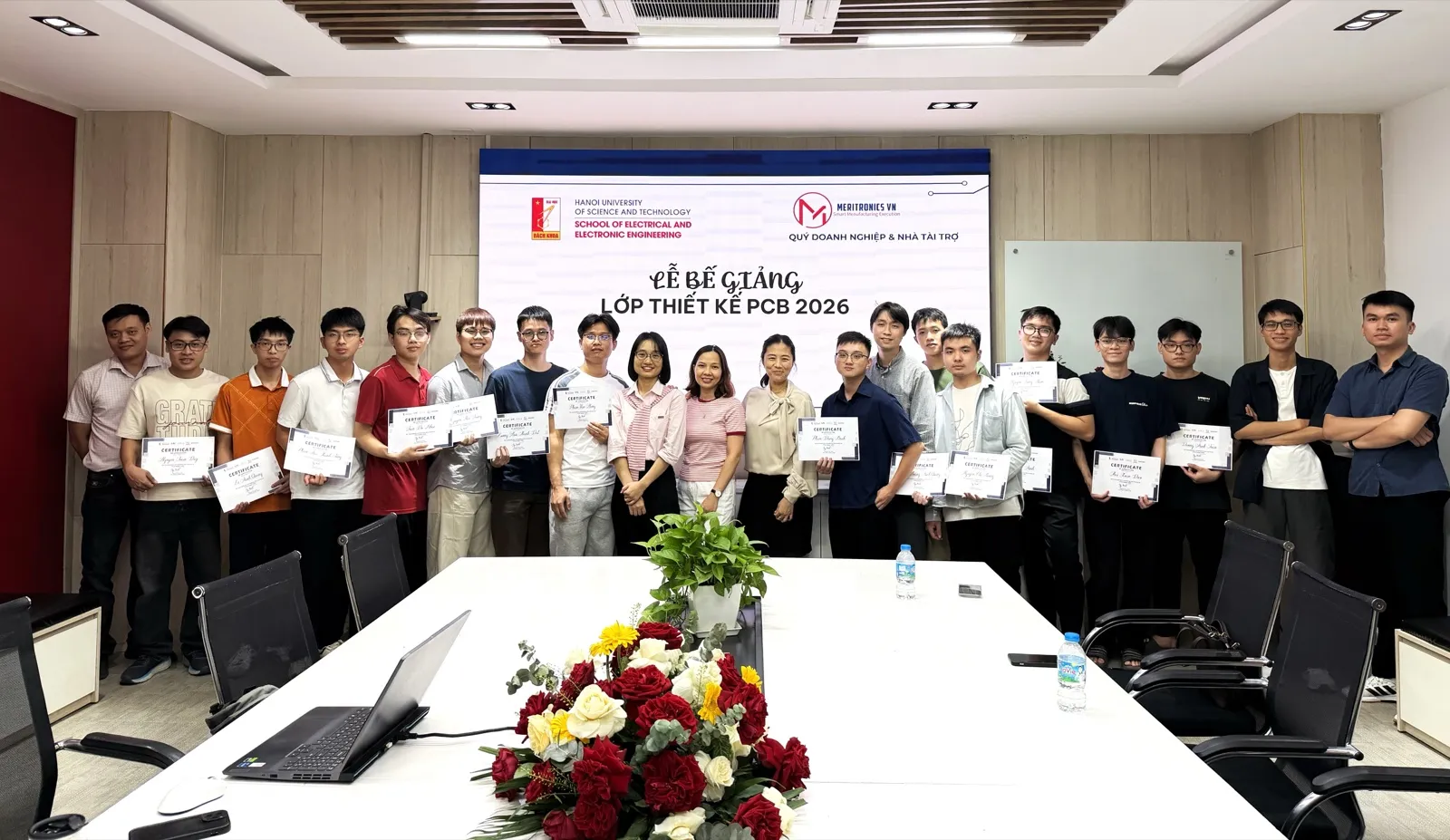 Lễ bế giảng Khóa học Thiết kế PCB 2026, Trường Điện - Điện tử, kết hợp tham quan nhà máy SMT Meritronics Việt Nam