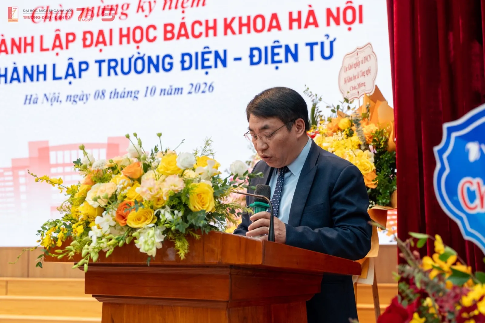 PGS.TS. Nguyễn Hữu Thanh, Hiệu trưởng Trường Điện - Điện tử, đọc diễn văn kỷ niệm