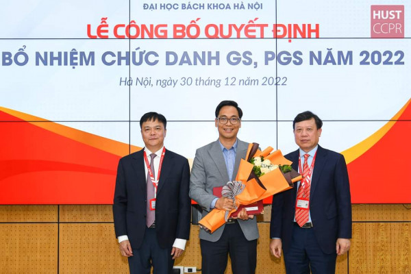 05 GIẢNG VIÊN TRƯỜNG ĐIỆN - ĐIỆN TỬ, ĐẠI HỌC BÁCH KHOA HÀ NỘI NHẬN QUYẾT ĐỊNH BỔ NHIỆM GIÁO SƯ, PHÓ GIÁO SƯ NĂM 2022