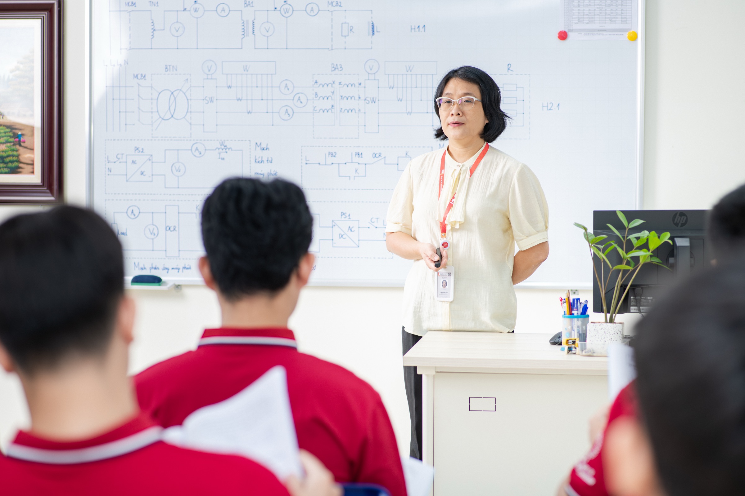Hình ảnh hoạt động của Trường Điện - Điện tử
