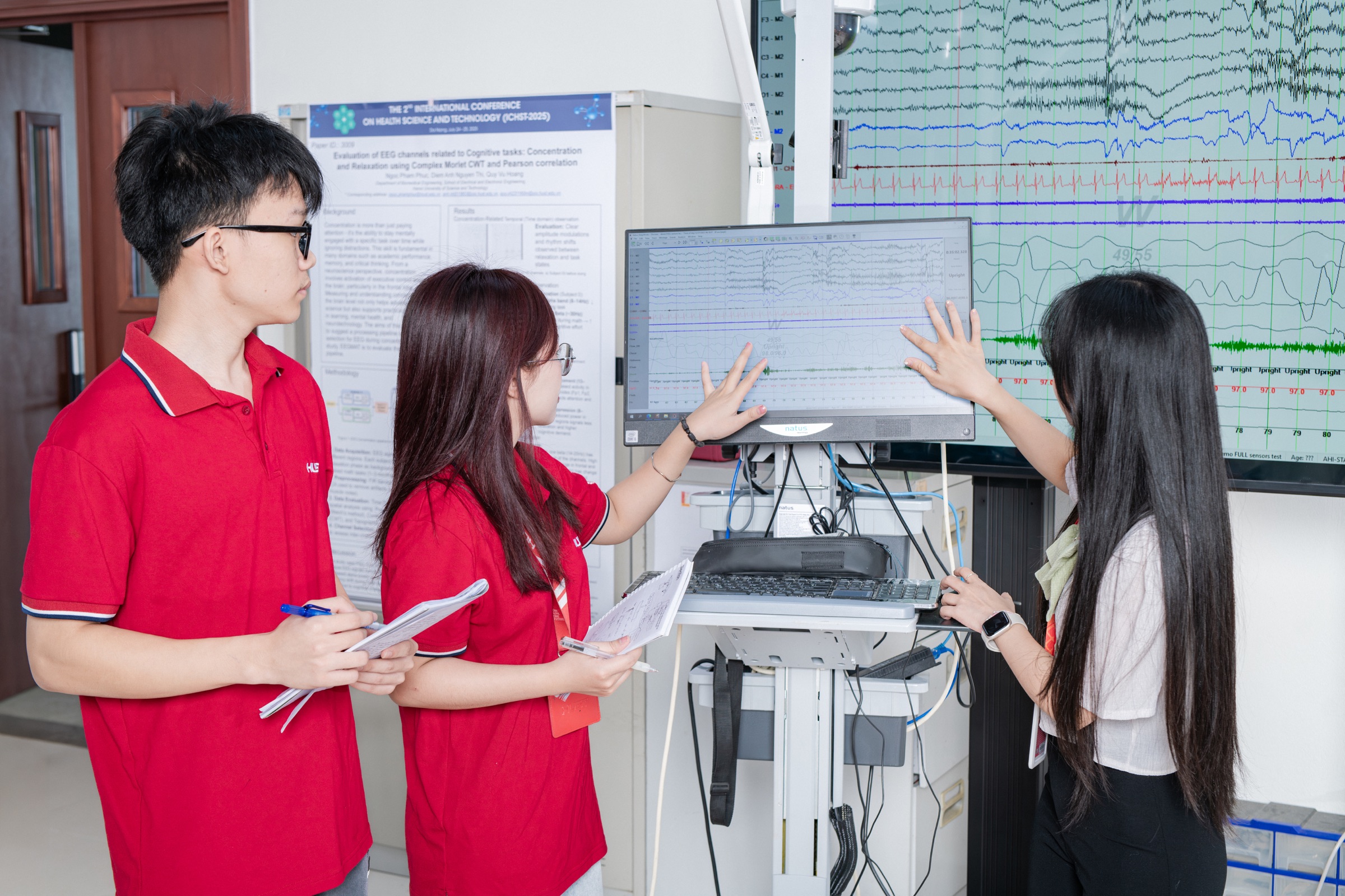 Hình ảnh hoạt động của Trường Điện - Điện tử