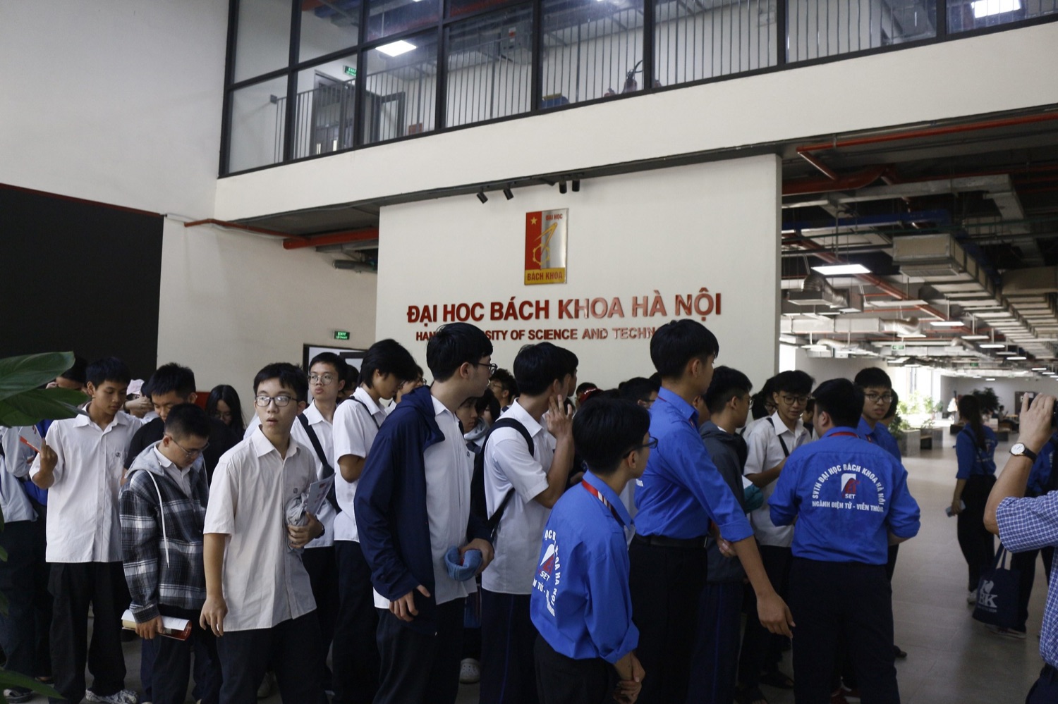 Đội Sinh viên Tình nguyện Ngành Điện tử - Viễn thông