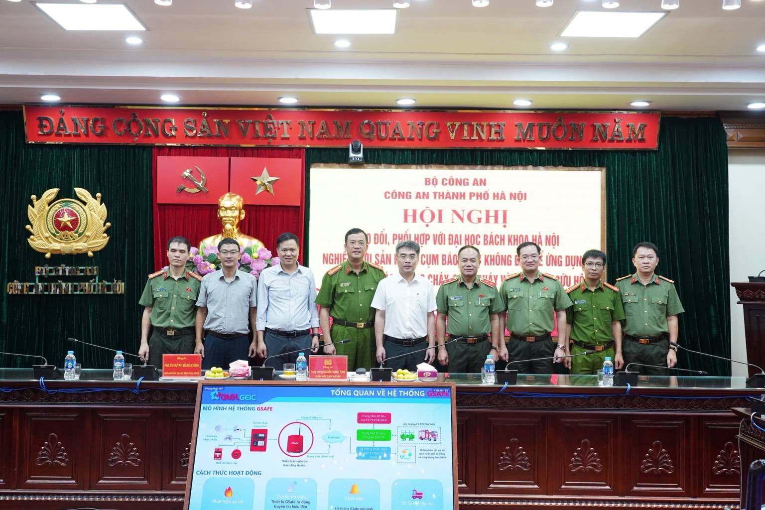 Các đại biểu dự cuộc họp