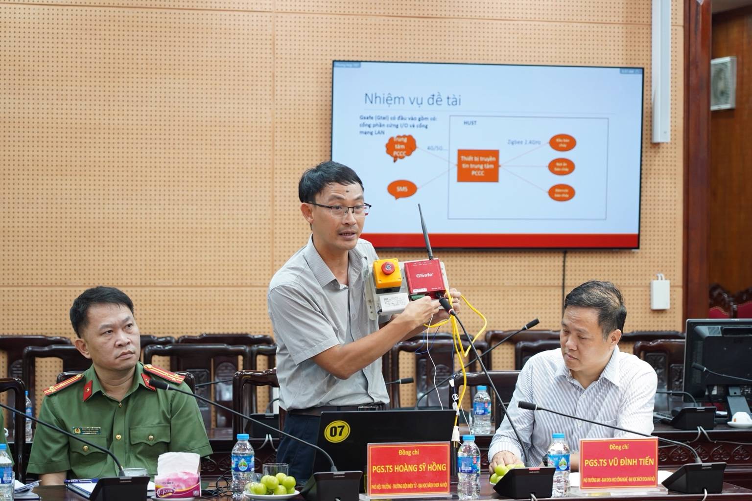 PGS TS Hoàng Sỹ Hồng – Phó Hiệu trưởng Trường Điện – Điện tử